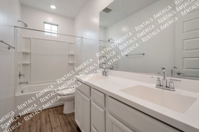 Building Photo - Amazing 3-bedroom 3 1/2 bath