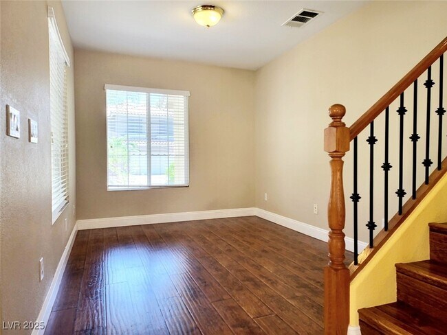 Building Photo - 10885 Fintry Hills St