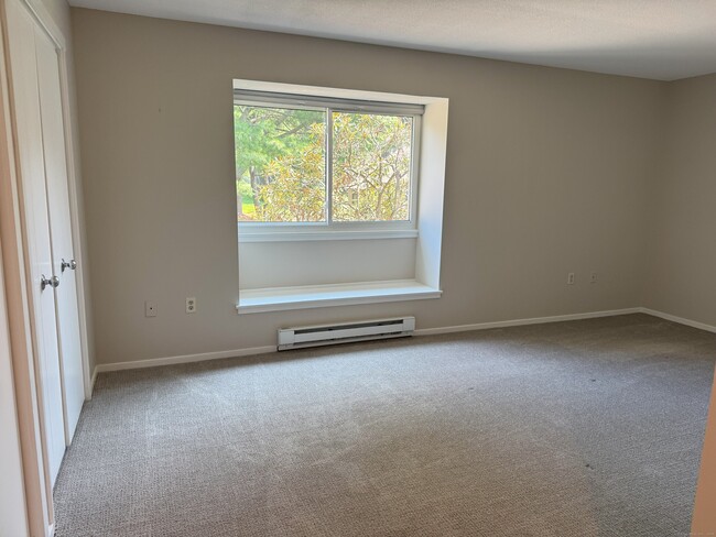Building Photo - 120 Mallard Dr