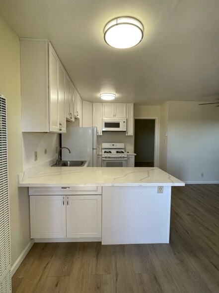 Building Photo - 5412 Claremont Ave