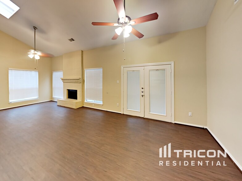 Building Photo - 943 Somercotes Ln