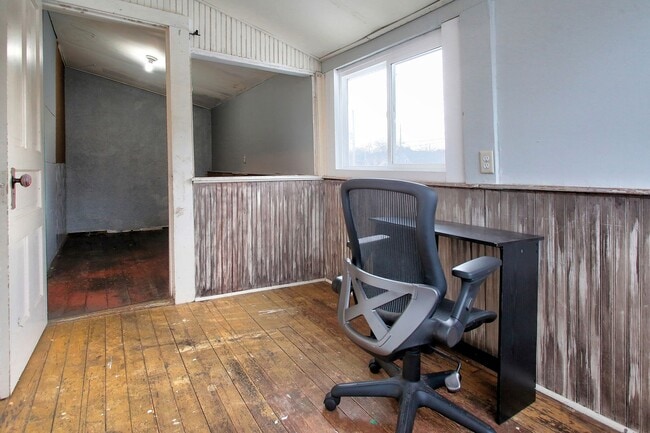 Building Photo - 140/142 E 15th Street