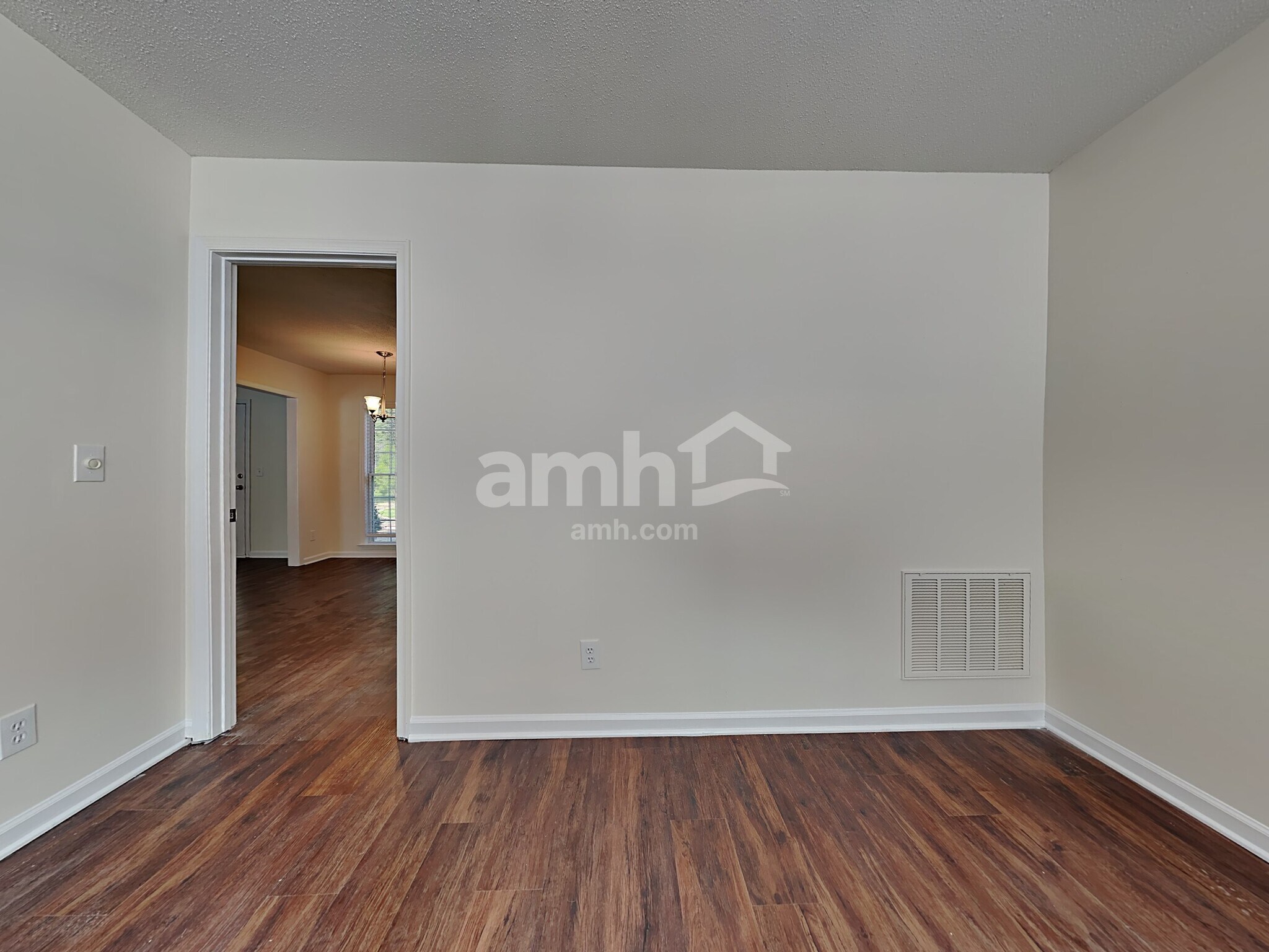 Building Photo - 5918 Highland Grove Dr