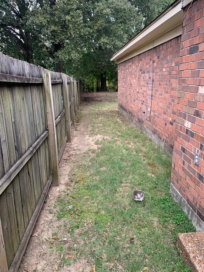 Building Photo - 3381 Cristil St