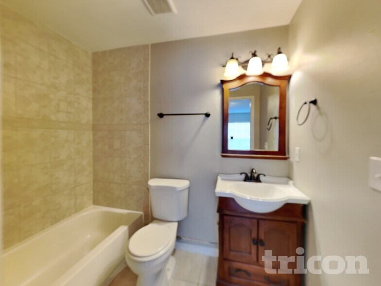 Building Photo - 13344 Laraway Dr