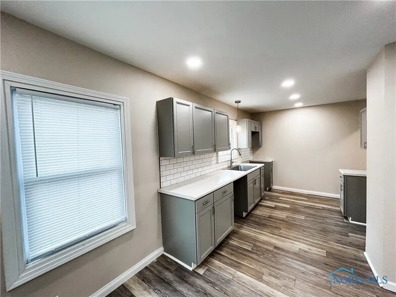 Building Photo - 2347 Bucklew Dr