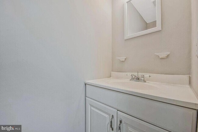 Building Photo - 22 Craftsman Ct