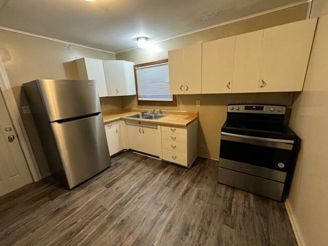 Building Photo - 739 Sherman Ave