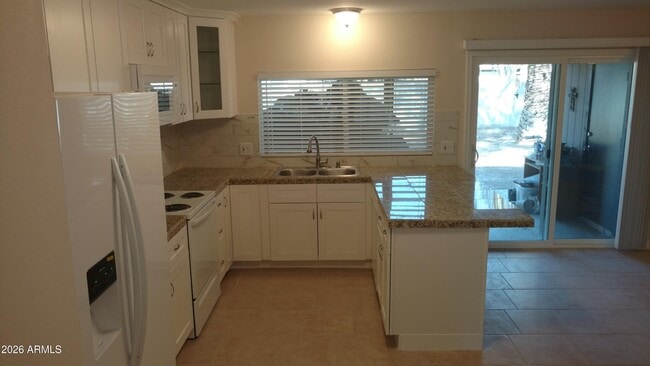 Building Photo - 4030 E Windrose Dr