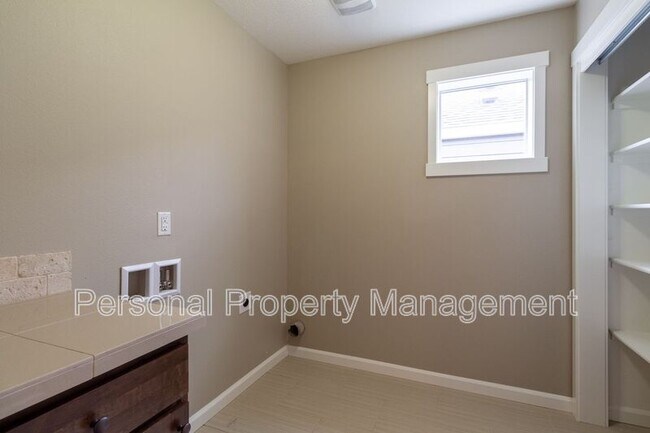 Building Photo - 13018 NE 28th Way