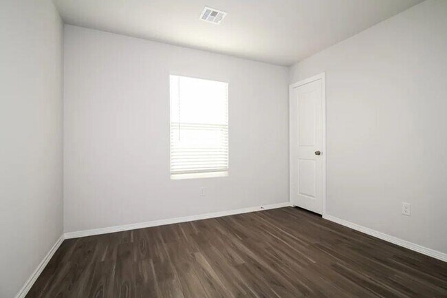 Building Photo - 2408 Rosewood Ln