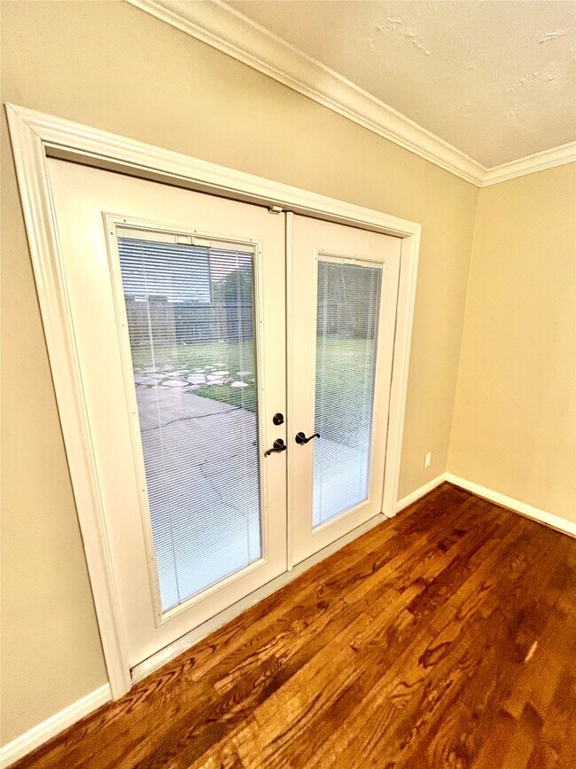 Building Photo - 5022 Darnell St