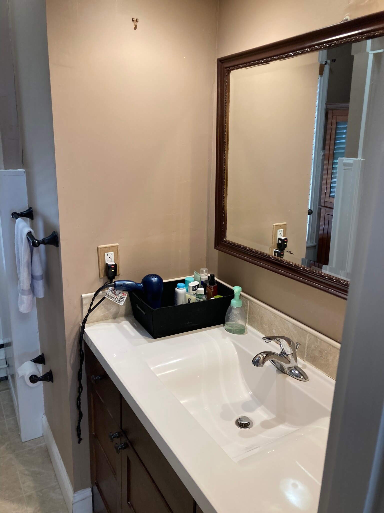 BATHROOM - 4 Lincoln Ave