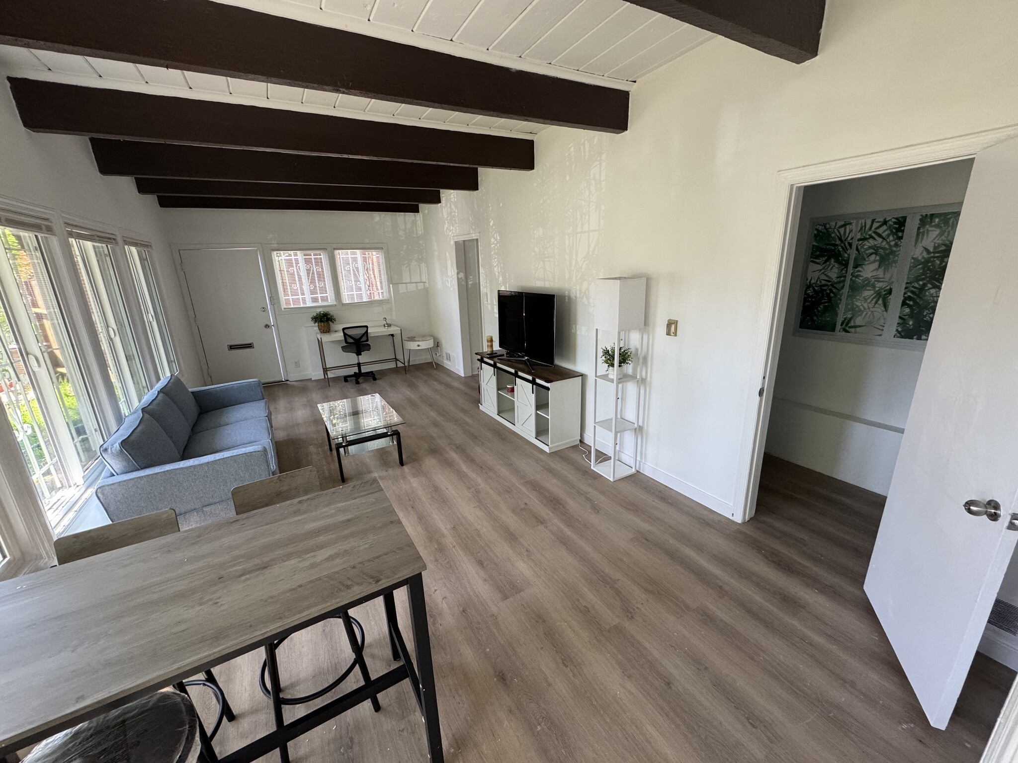 Large and bright living / dining room - 1320 S Beverly Glen Blvd