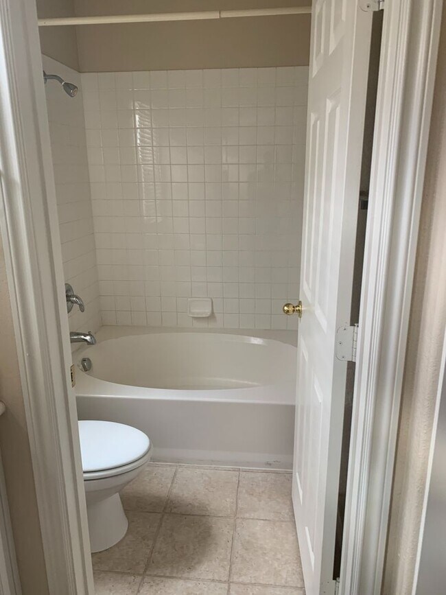 Building Photo - Cozy Two Bed Home