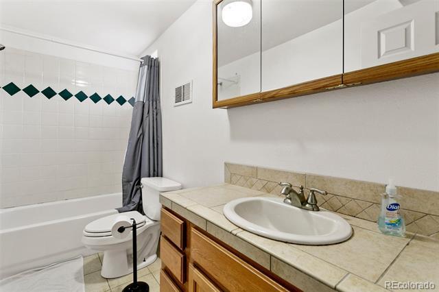 Building Photo - 2510 Brenton Dr