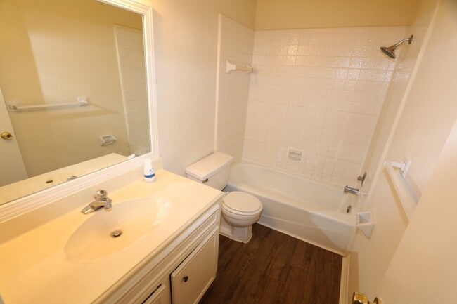 Building Photo - 15819 Spruce Point Dr