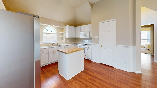 Building Photo - 7812 Silver Sage Dr