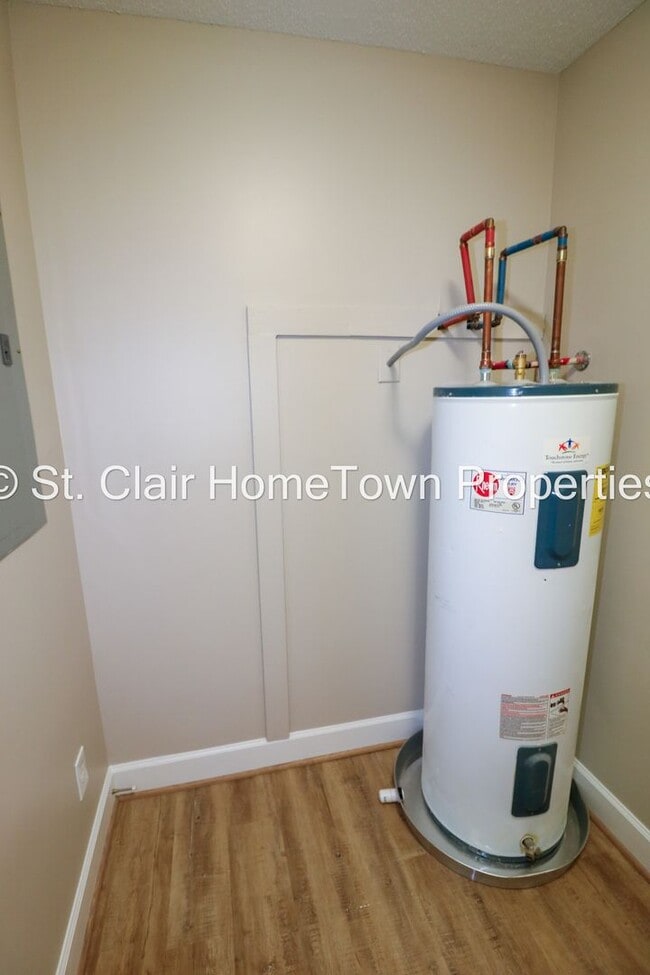 Building Photo - Located in Lincoln, AL. -Close to Town and the Honda Plant