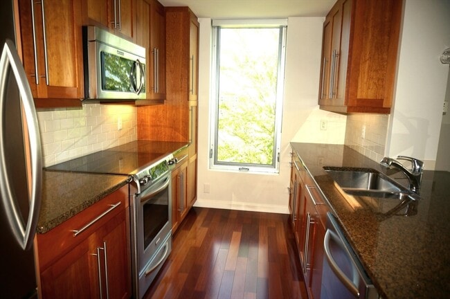 Building Photo - 10-40 Nouvelle Way