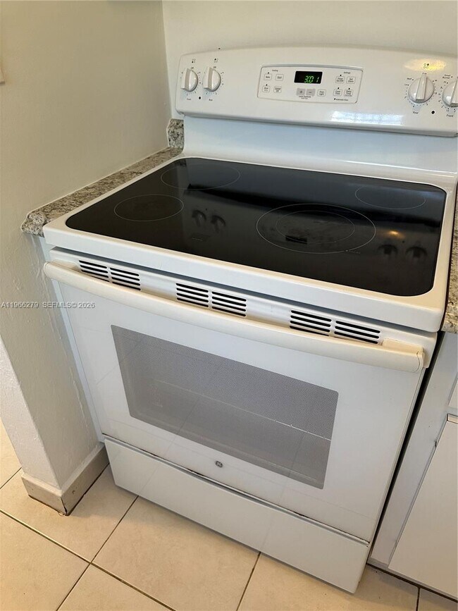 Building Photo - 3630 SW 26th St