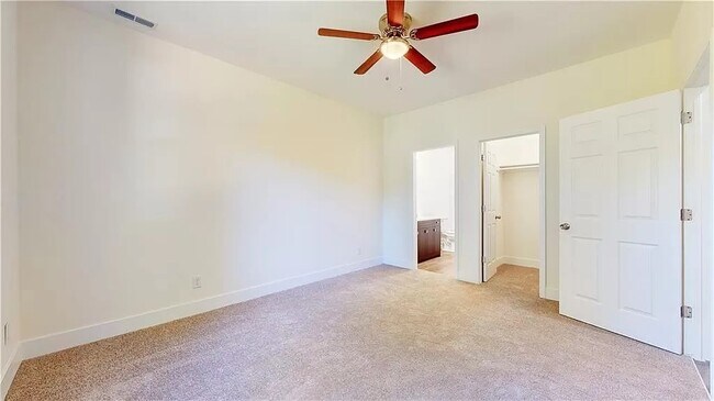 Building Photo - 3050 St Paul St