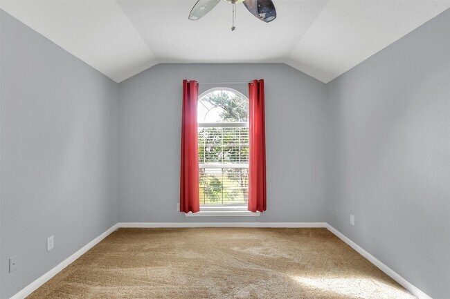 Building Photo - 223 Fantasy Ln
