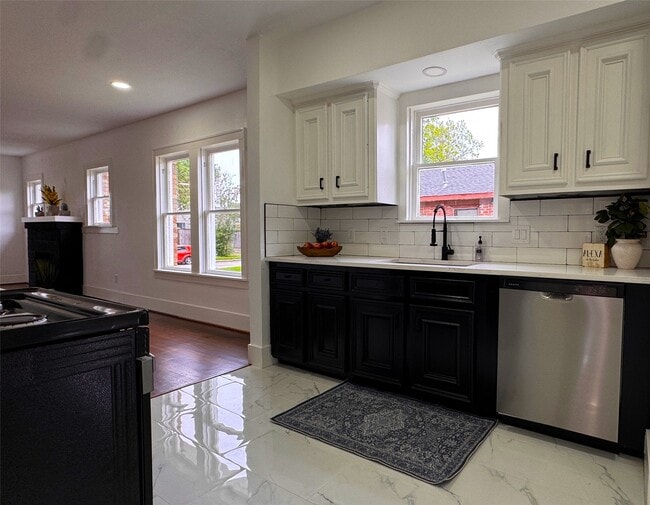 Building Photo - 1569 Elliott St