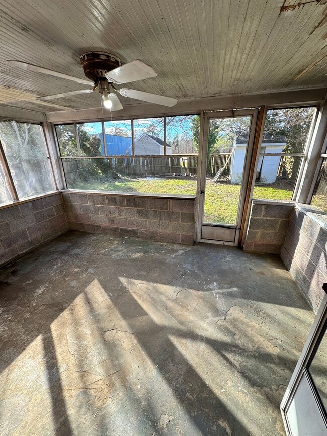 Building Photo - 4 bed 2 bath house in Petersburg