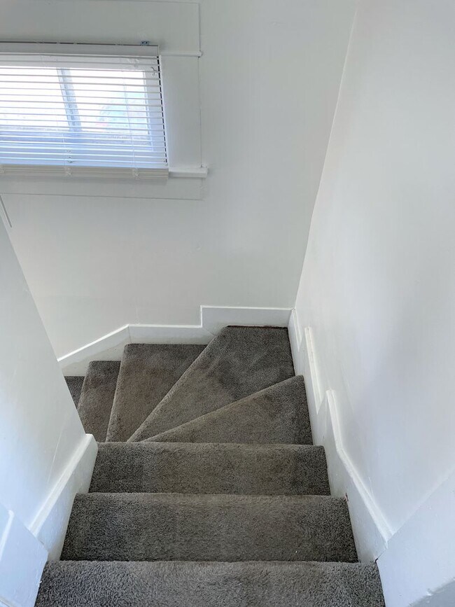 Building Photo - Cozy 2 bedroom home