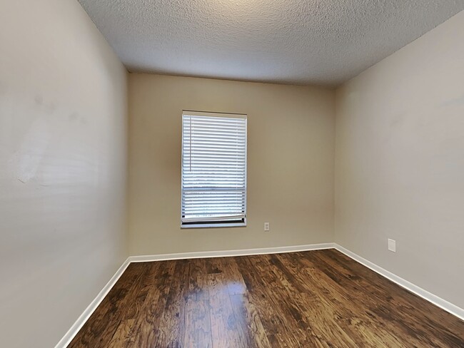 Building Photo - 2709 Mnr Hl Dr