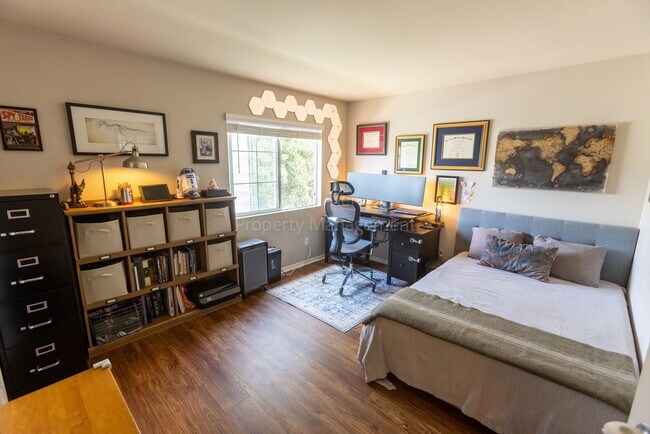 Building Photo - Gorgeous upgraded 4 bed 2.5 bath 2,216 sqft home with Remodeled Kitchen, Hardwood Floors, Tesla S...