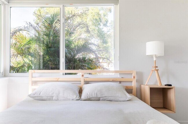 Building Photo - 1205 W Adalee St