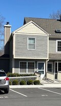 Building Photo - 62 Manorwood Dr