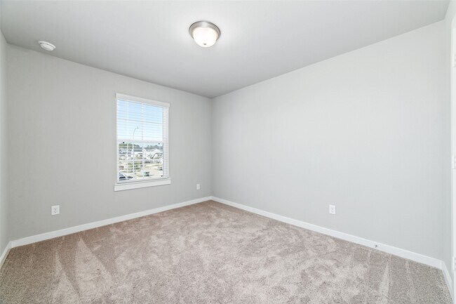 Building Photo - 7246 Clearwater Cv Dr