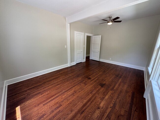 Building Photo - Renovated 3/2.5 House with bonus room in South Rome- $1,795