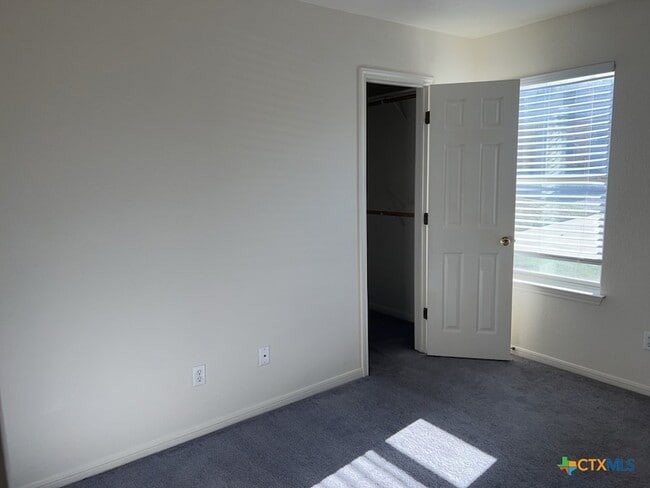 Building Photo - 105 W Truman Ave