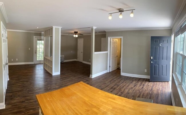 Building Photo - 1437 Fernwood Glendale Rd