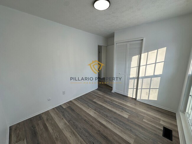 Building Photo - Spacious & Updated 4BR/2BA Home Near Holliday Park — Move-In Ready!