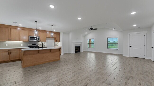 Building Photo - "Lovely 3-Bed Oasis with Granite Touches &...