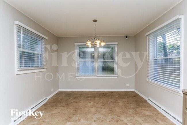 Building Photo - 6667 Glenview Dr