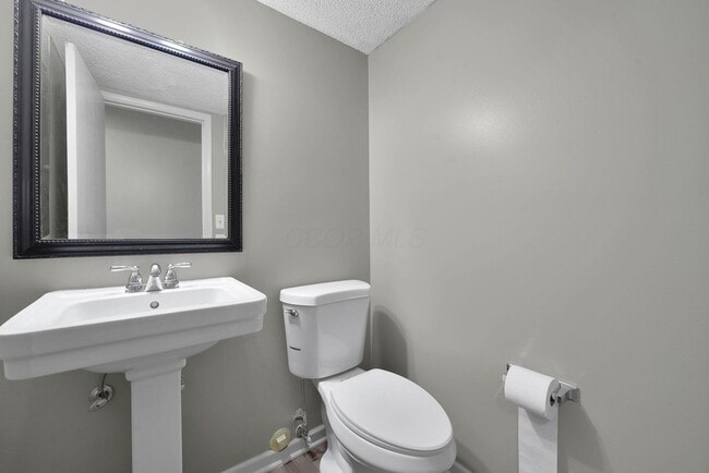 Building Photo - 4550 Glenhaven Dr