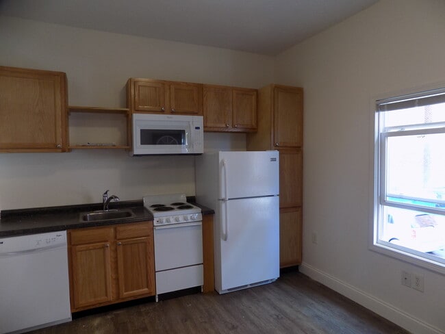 Building Photo - 204 Grant Ave