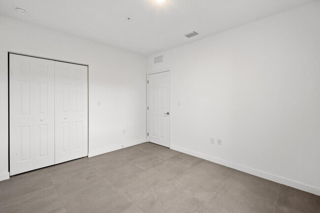 Building Photo - 1295 W 69th St