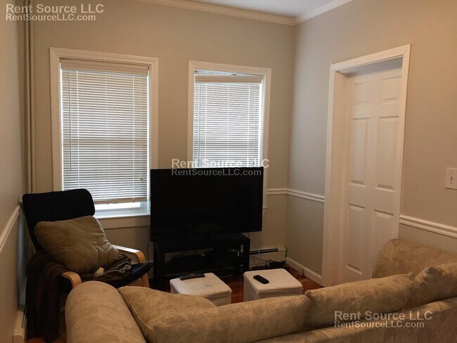 Building Photo - 519-521 Main St. Unit 1