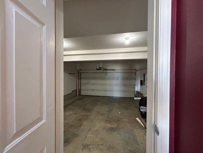 Building Photo - Gorgeous 4 Bed, 2.5 Bath House!