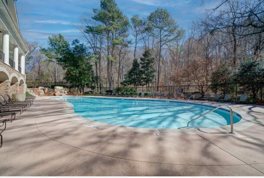 Building Photo - 200 River Vista Dr