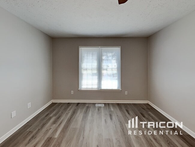 Building Photo - 140 Eileen Dr