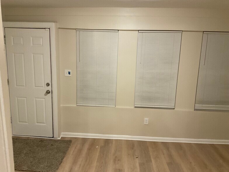 Building Photo - 5221 Beaumont Ave