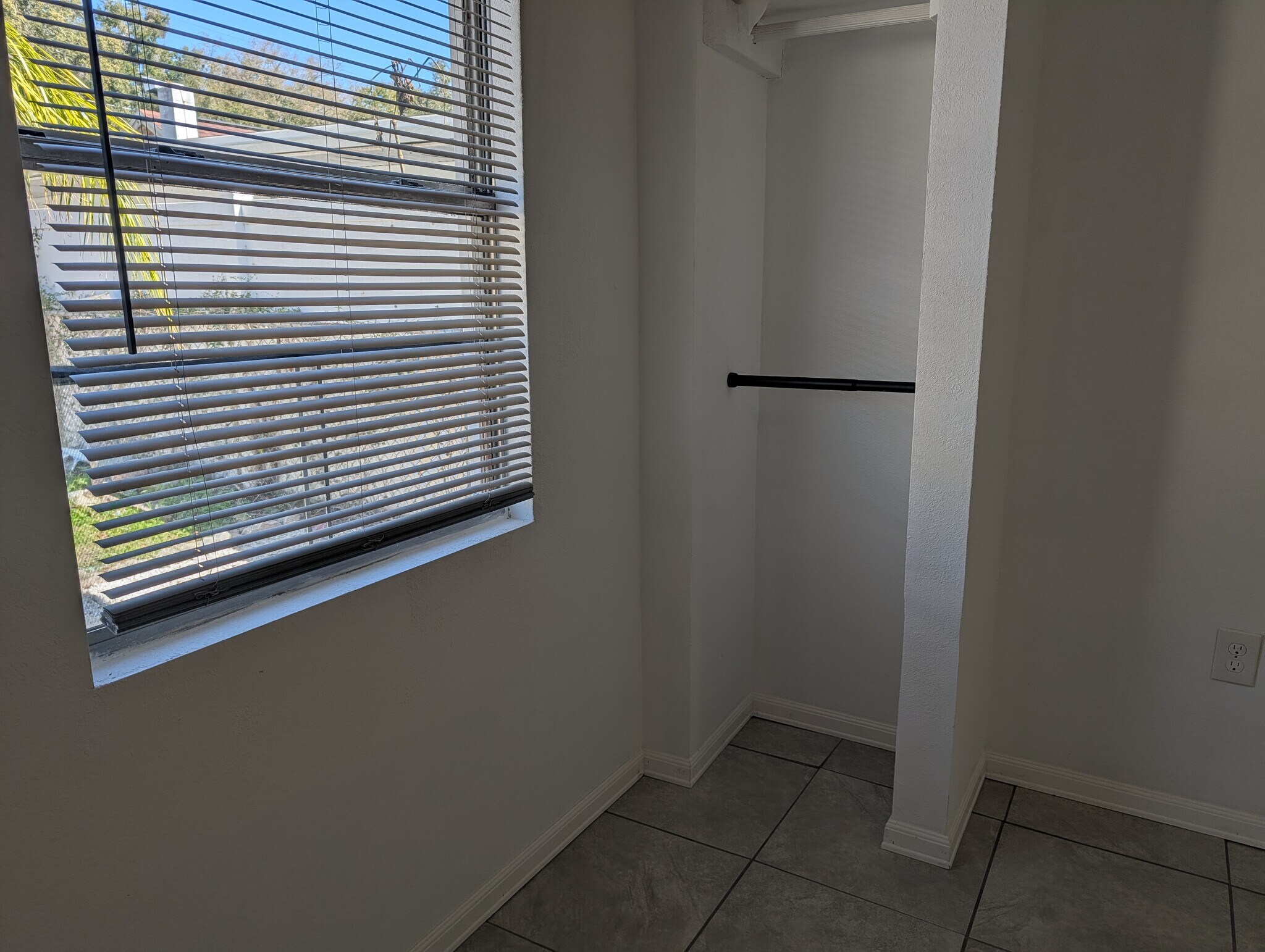 Building Photo - 1901 E Noel St